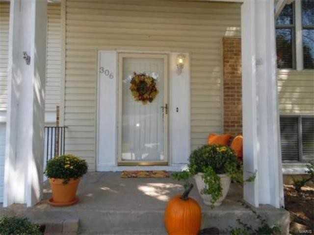 306 Driftwood Ln - Photo 2 of 6