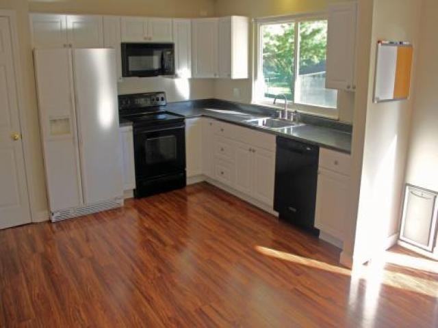 306 Driftwood Ln - Photo 3 of 6