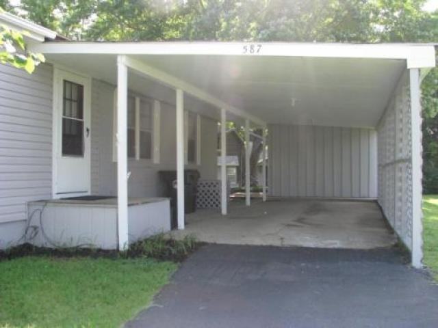 587 S Main St - Photo 2 of 6