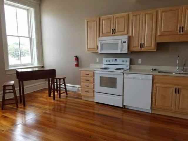 118 E Bremer Ave - Photo 3 of 6