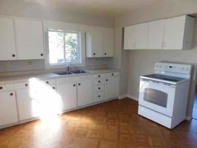 2990 8th St - Photo 3 of 6