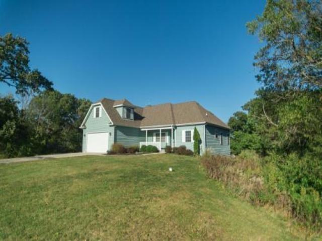 1975 N 3189th Rd - Photo 2 of 6