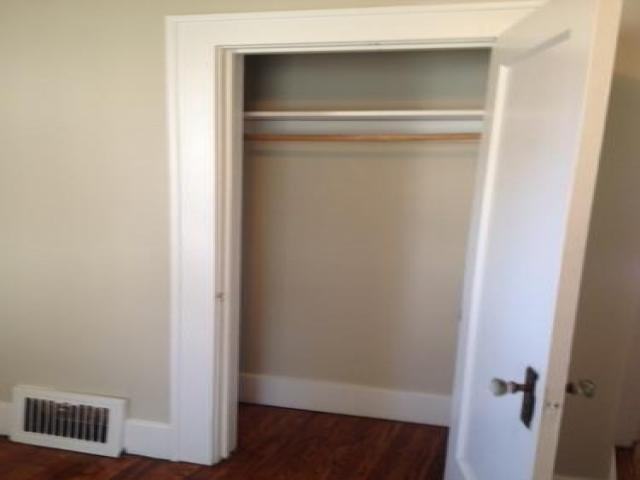 218 E Scarritt St - Photo 2 of 6