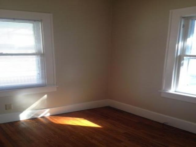 218 E Scarritt St - Photo 3 of 6