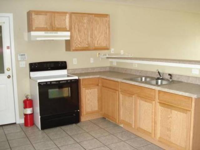 910 Combel St - Photo 2 of 6