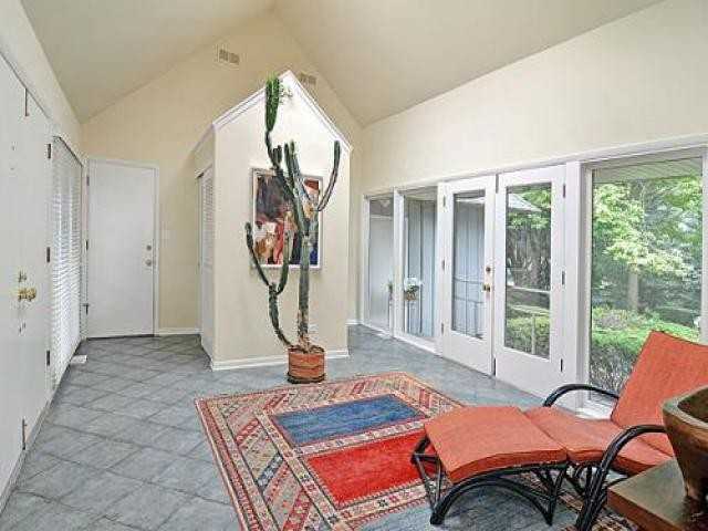 1108 Laurie Ln - Photo 2 of 6