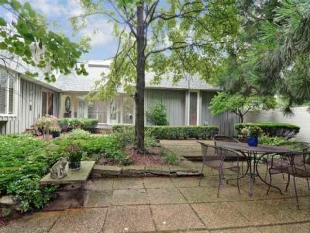 1108 Laurie Ln - Photo 3 of 6