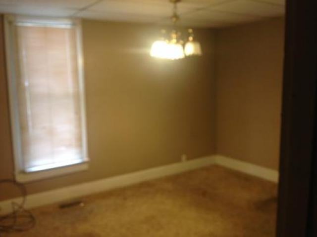 1203 W 11th St - Photo 2 of 5