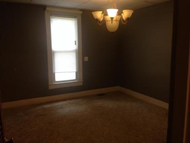 1203 W 11th St - Photo 3 of 5