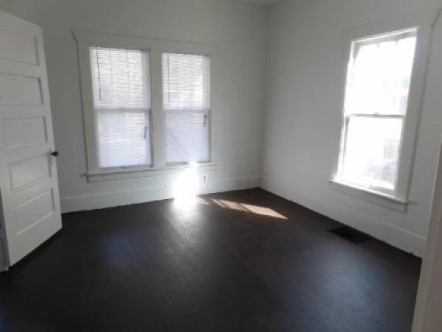 1085 E Wood St - Photo 2 of 6