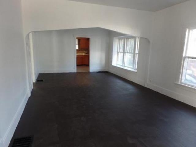 1085 E Wood St - Photo 3 of 6