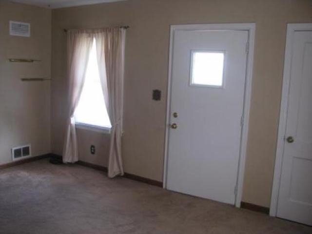 1852 North St - Photo 2 of 6