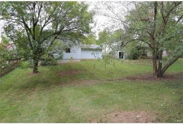 1205 Amberglen Dr - Photo 3 of 6