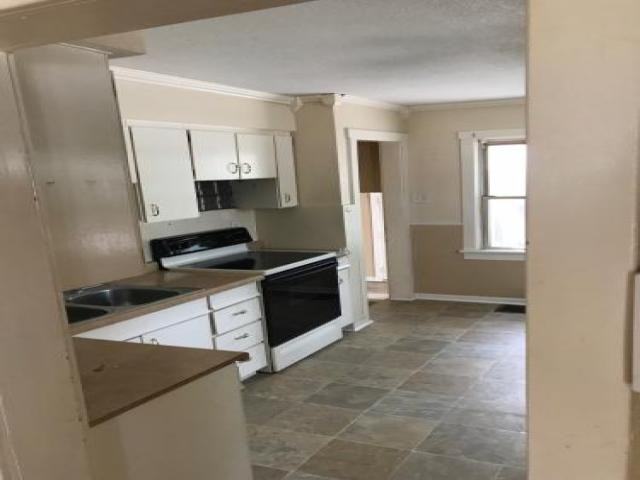 687 N Virginia Ave - Photo 2 of 3