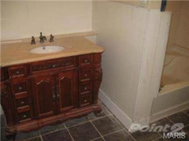 5193 Cabanne Ave - Photo 3 of 5