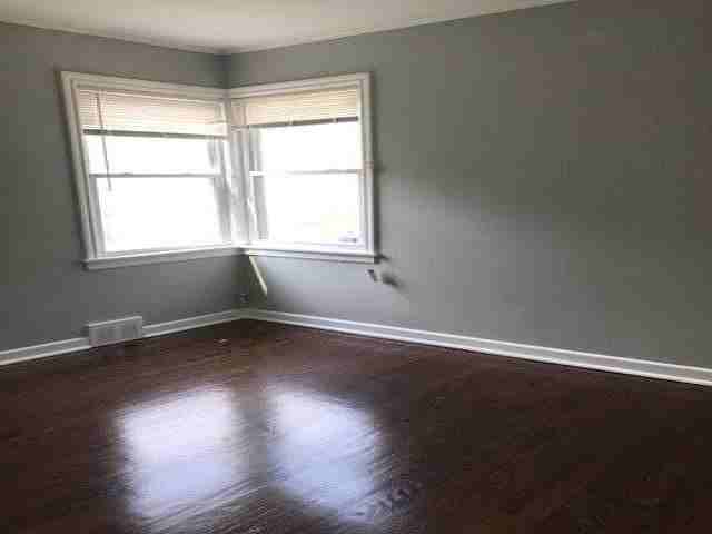 3909 St Charles Pl - Photo 2 of 6
