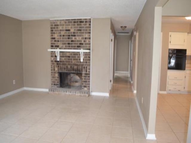 324 Sugarpine Dr - Photo 3 of 5