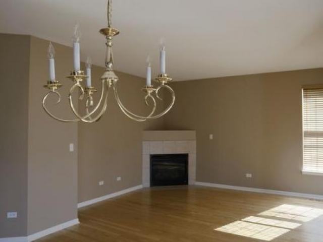 1645 Augusta Ln - Photo 3 of 6