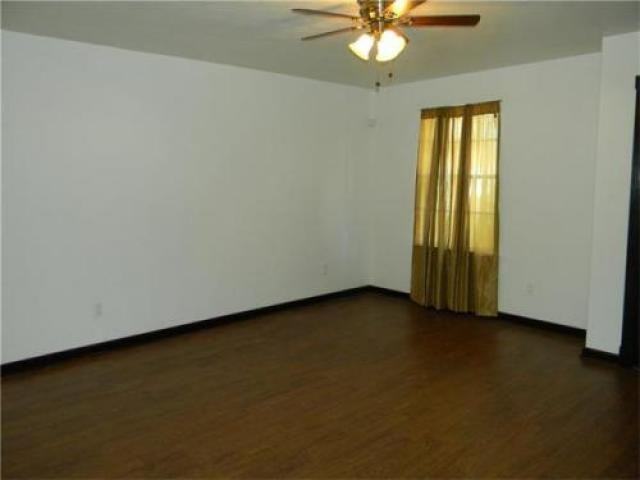 139 Dianne Dr - Photo 3 of 6