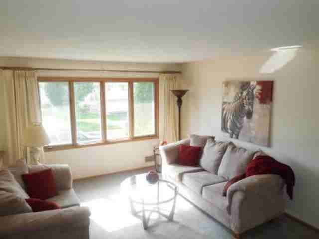 2211 Pennsylvania Ave S - Photo 2 of 6