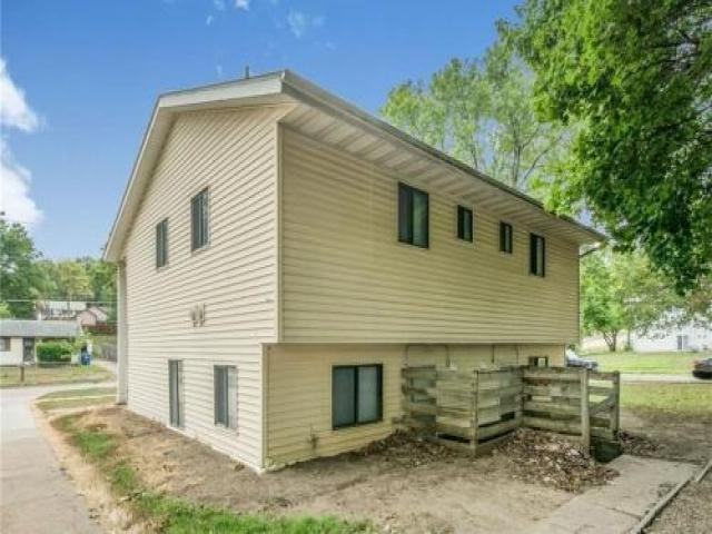 4423 S Union St - Photo 2 of 6