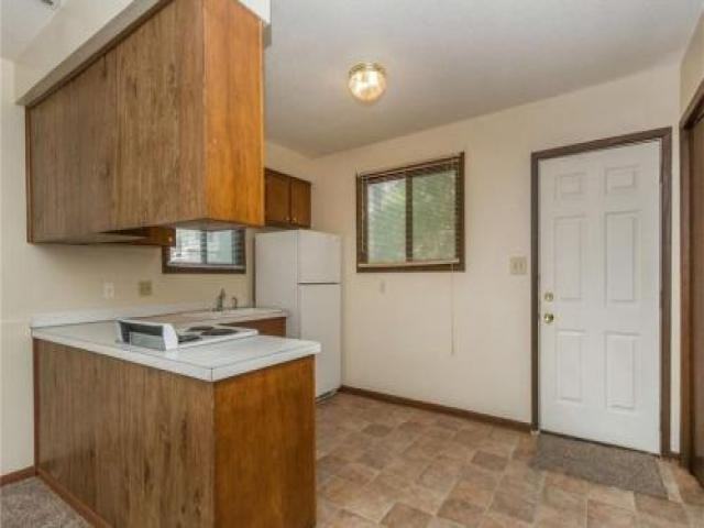 4423 S Union St - Photo 3 of 6