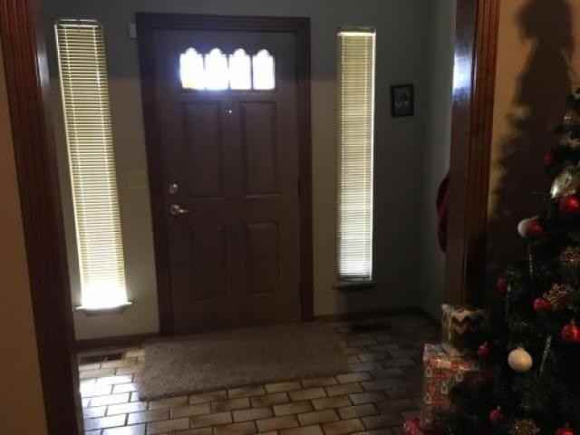 7909 NW 102nd St - Photo 3 of 6