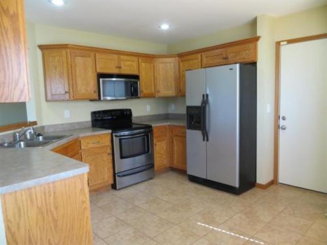 2813 Brookville Dr - Photo 2 of 6