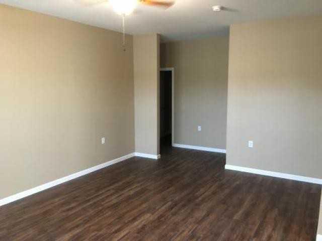 310 W Jewell St - Photo 3 of 6