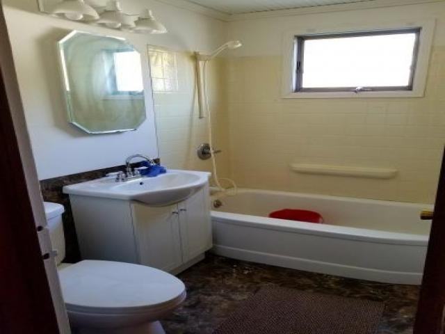 504 8th St SE - Photo 3 of 6