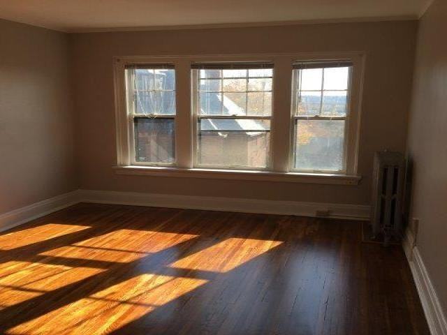 1711 Pleasant St - Photo 2 of 6