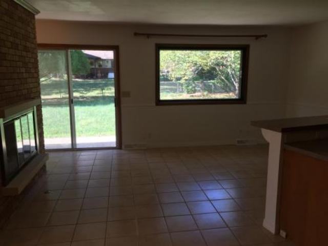 961 N Chipper Ln - Photo 3 of 6