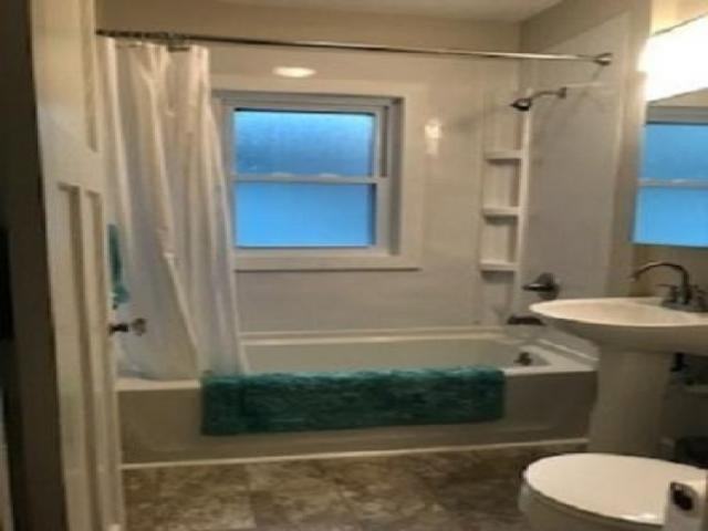 107 S Rhode Island Ave - Photo 2 of 5