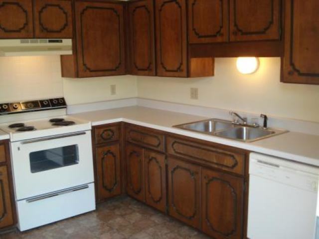 613 Hickory Hill Ln - Photo 3 of 6