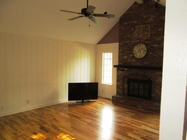 1005 N Sunset Dr - Photo 2 of 6