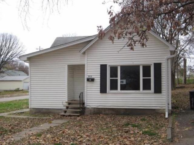 902 24th St - Photo 2 of 6