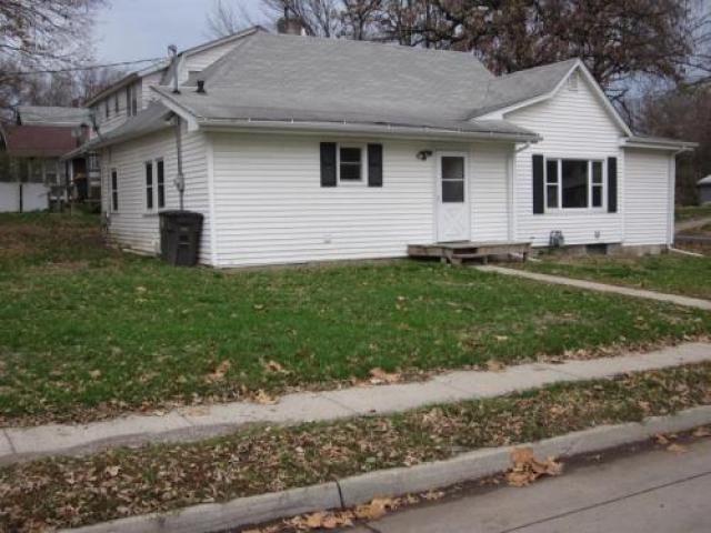 902 24th St - Photo 3 of 6