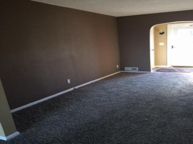 800 S 3rd St - Photo 2 of 6