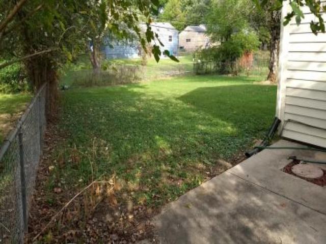 9908 Campbell St - Photo 2 of 6