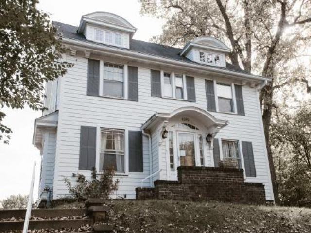 1070 Bradley St N - Photo 2 of 6