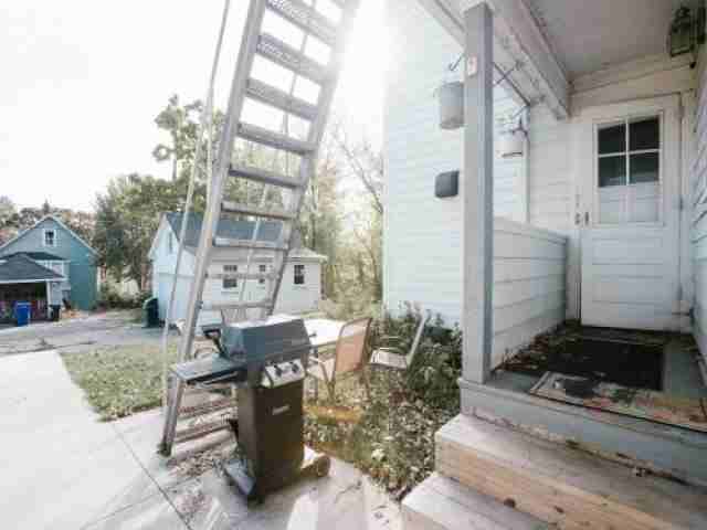 1070 Bradley St N - Photo 3 of 6