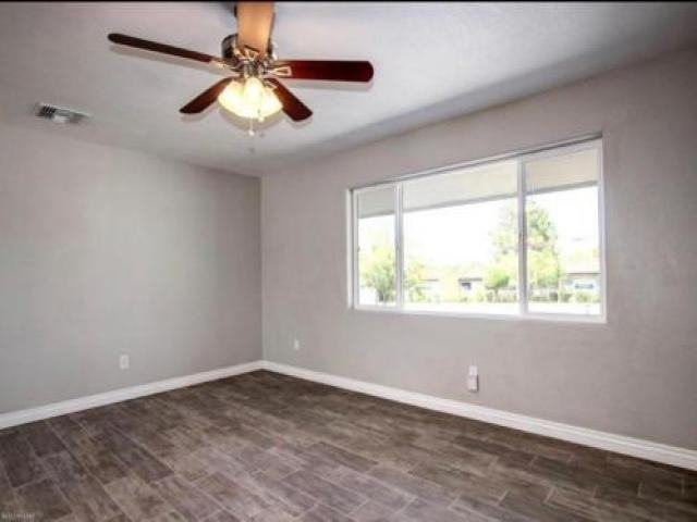 5720 E 5th St - Photo 3 of 6