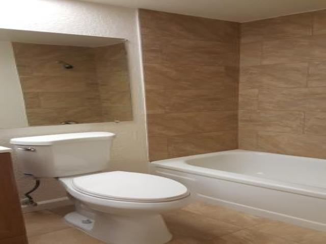 7801 W Catalina Dr - Photo 2 of 6