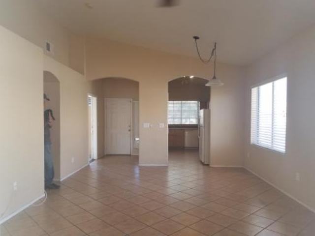 1719 Watercreek Dr - Photo 2 of 5