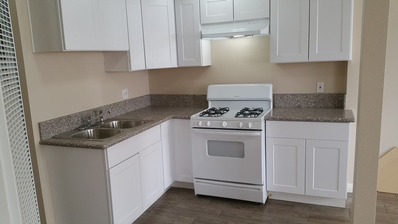 409 Pacific Ave - Photo 3 of 7