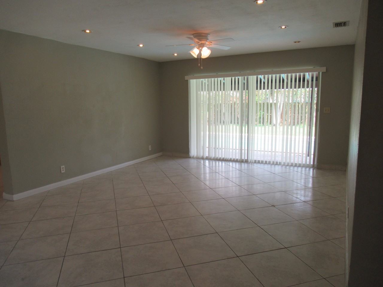 342 S Fig Tree Ln - Photo 2 of 19