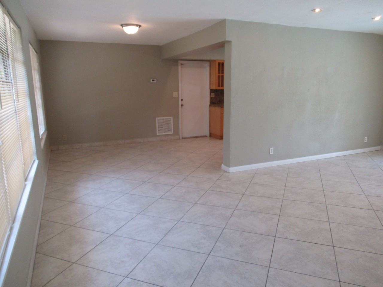 342 S Fig Tree Ln - Photo 3 of 19