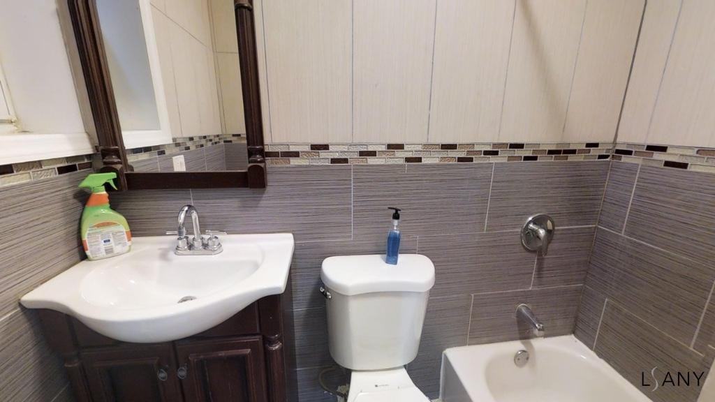2354 Prospect Ave #1 - Photo 2 of 9