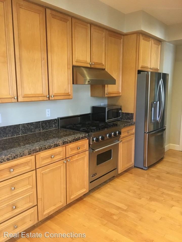 646 Creek Dr - Photo 3 of 19