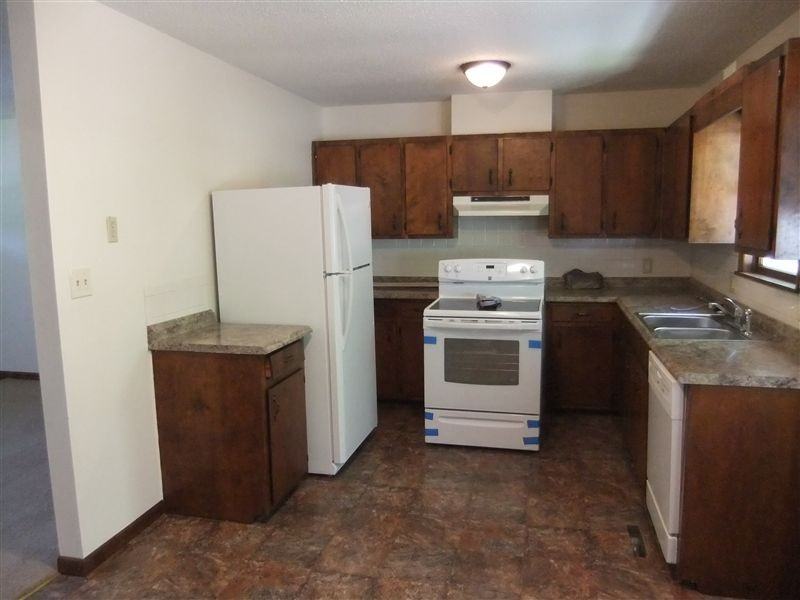 304 John Pl - Photo 2 of 3
